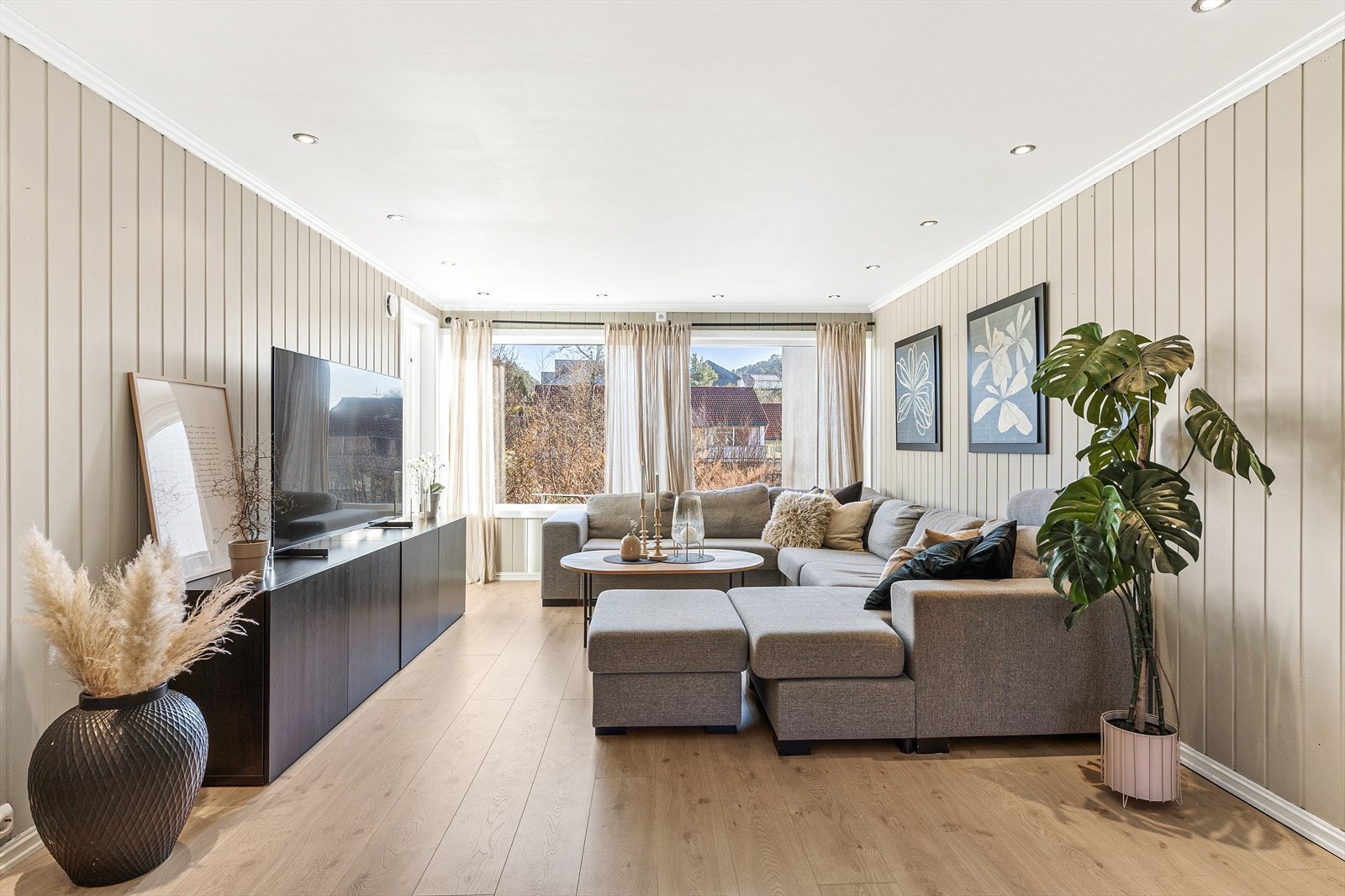 Stue er malt i en lys, moderne farge Galleribilde