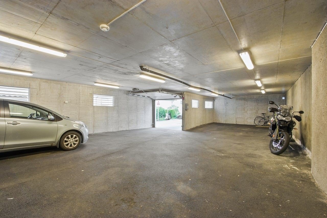 Fast garasjeplass i felles parkeringsanlegg. Galleribilde