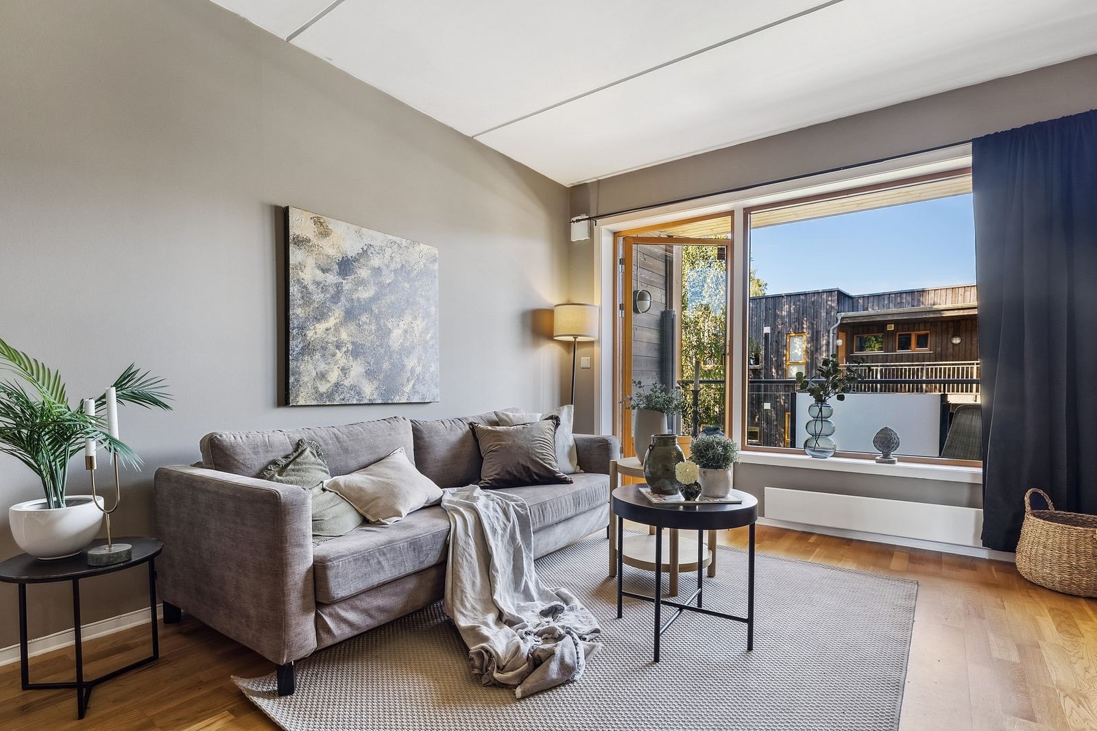 Stuen har utgang til takoverbygd balkong Galleribilde