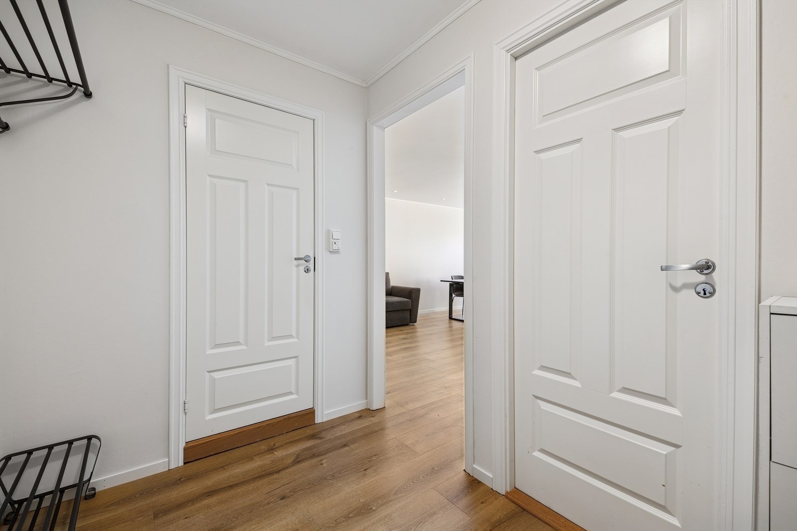 Fra entreen har man tilgang til boligens bad og soverom. Galleribilde