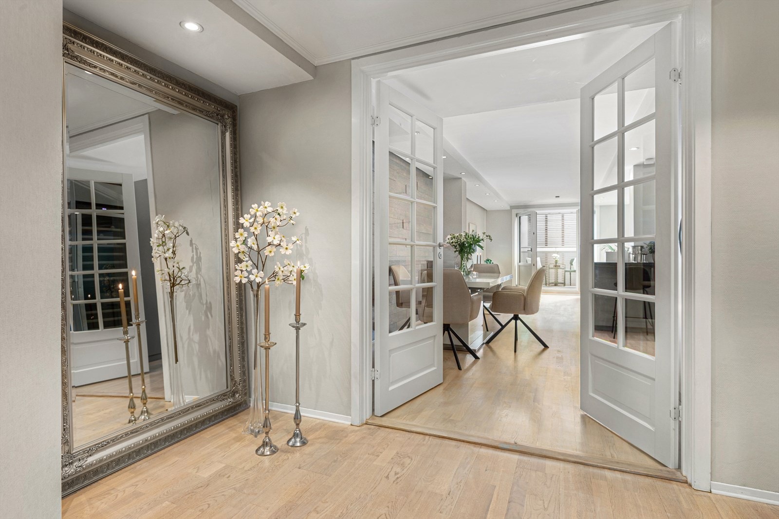 Videre adkomst til stue og kjøkken Galleribilde