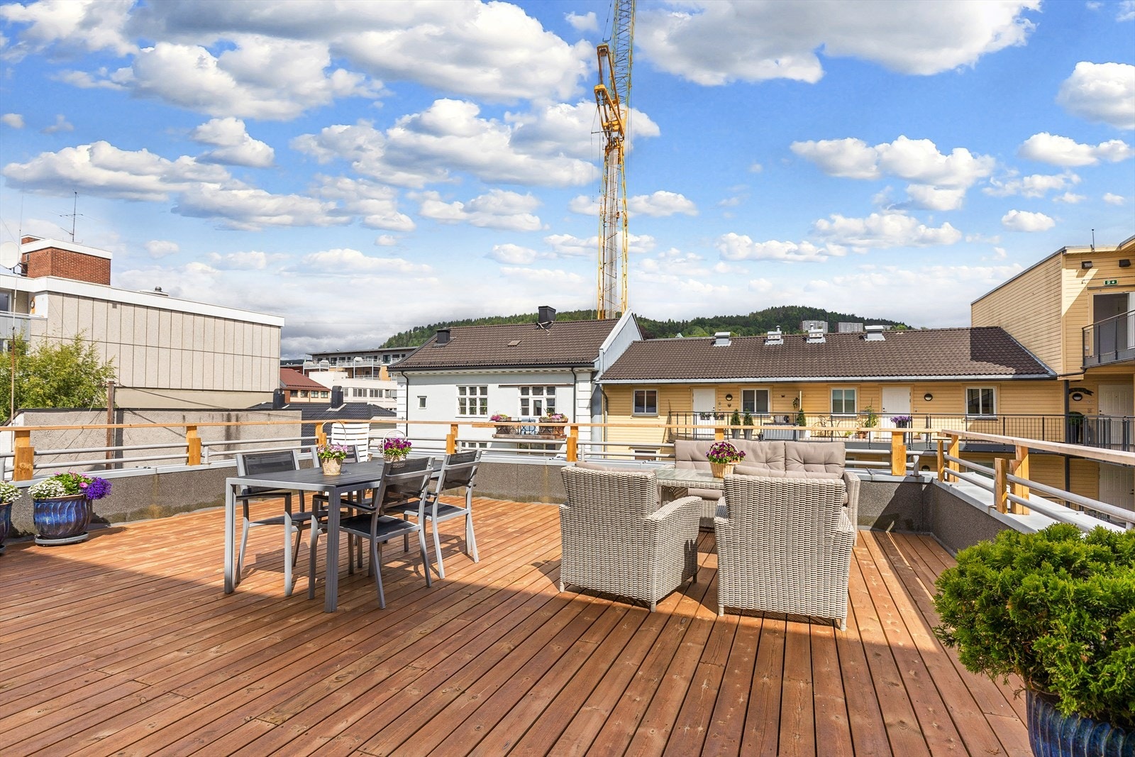 Leiligheten har egen balkong i tillegg til flott felles takterrasse med enkel tilgang Galleribilde