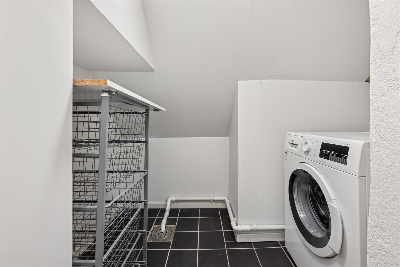 Kott inn av soverom med takhøyde under 1,90 meter, derfor ikke måleverdig areal ihht. NS 3940. Galleribilde