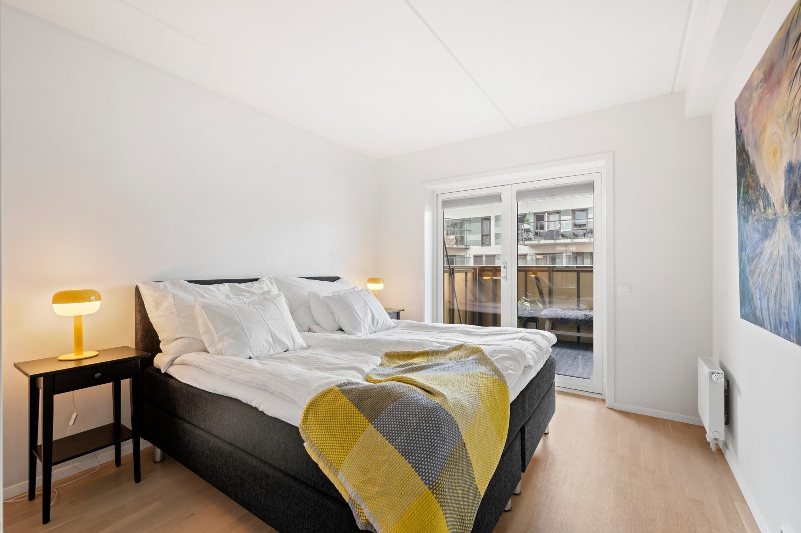 Velkommen inn til det romslige hovedsoverommet, med egen balkong! Galleribilde