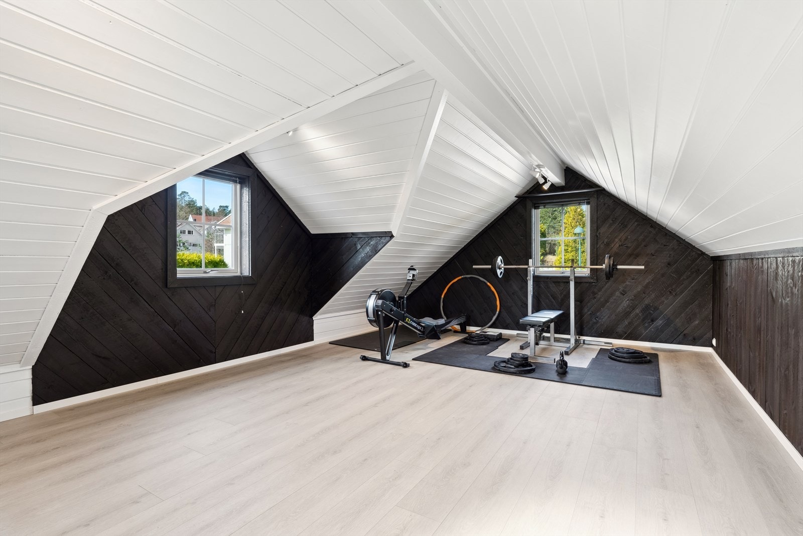 Stort loftsrom over garasjen Galleribilde