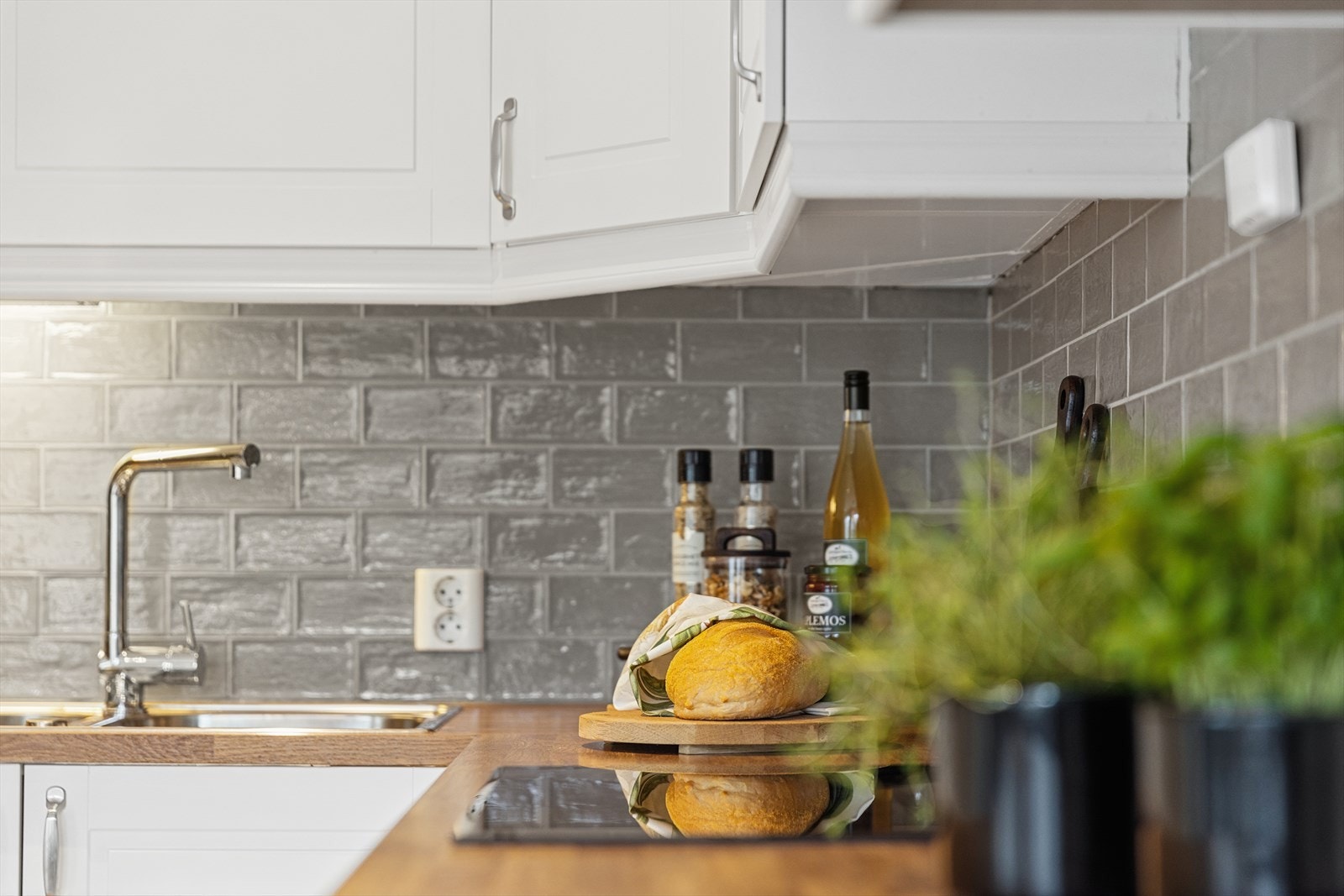 I benkerygg er det flis som sikrer smidig og enkel rengjøring av overflatene. Galleribilde