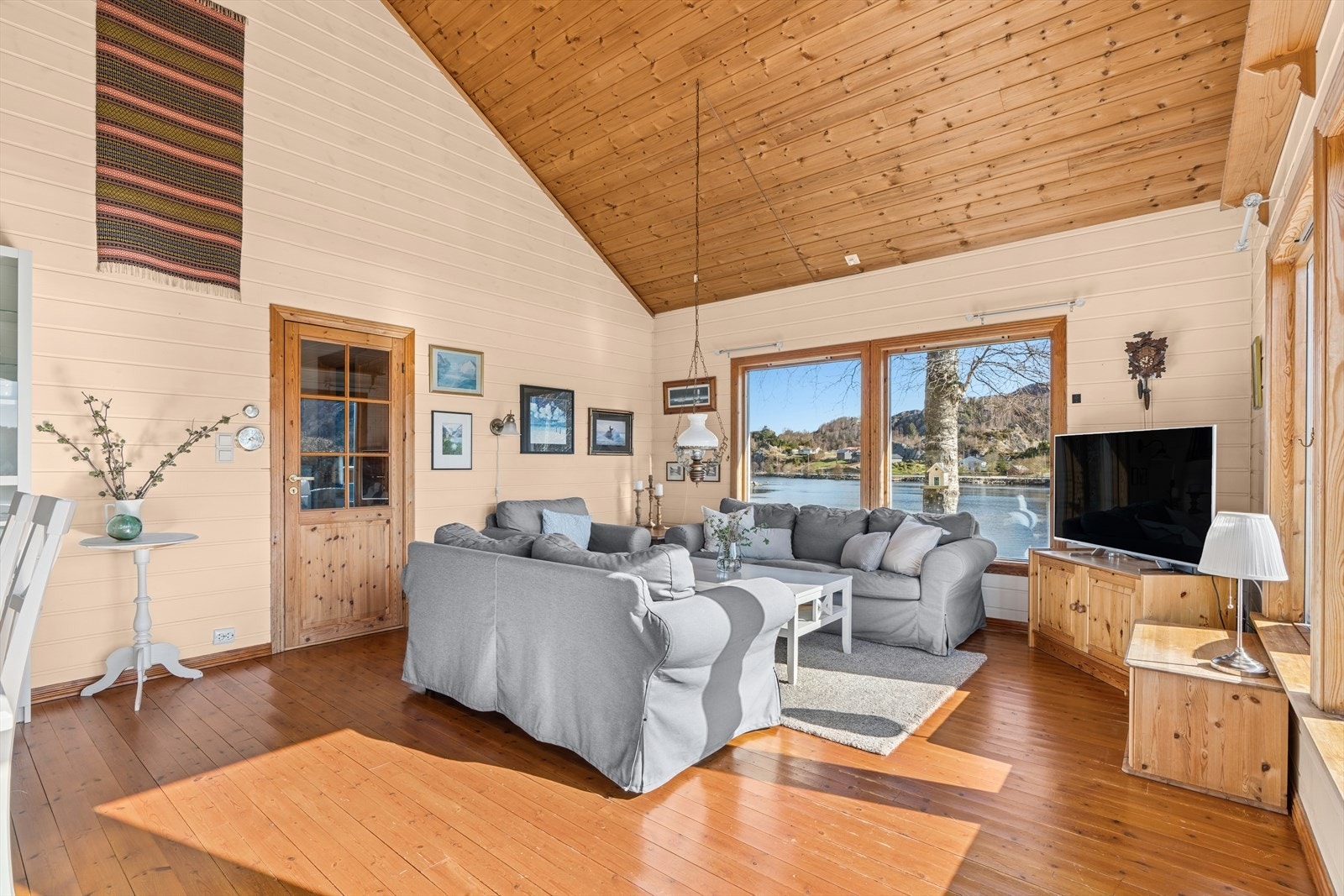 God plass for både sofagruppen og spisebordet. Galleribilde