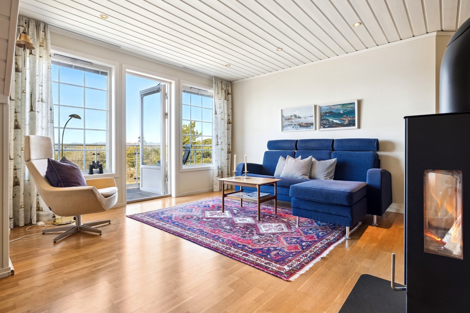 Boligen har også en ekstra stueavdeling, perfekt for ungdommen i huset. Galleribilde