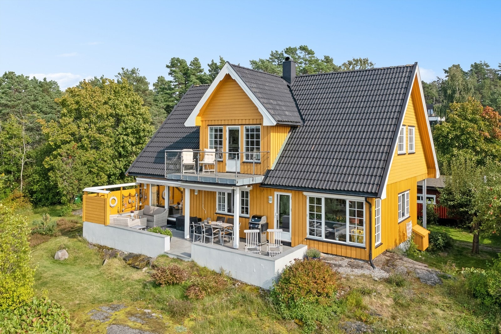 Dette er en familievennlig enebolig med utmerket beliggenhet på "toppen av Son sentrum". Galleribilde