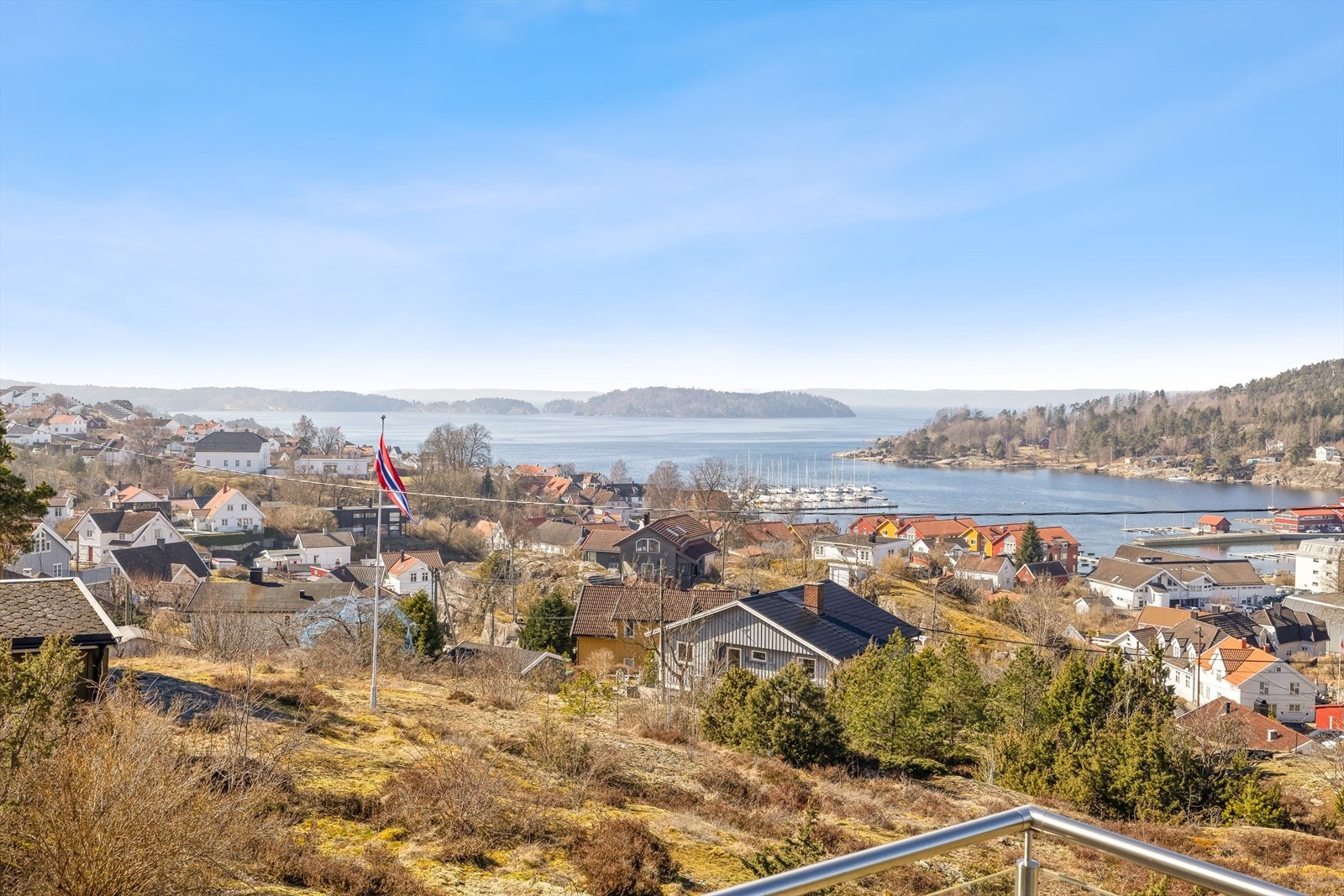 Fra 2. etasje har du utgang til en balkong på ca. 9 m² Galleribilde
