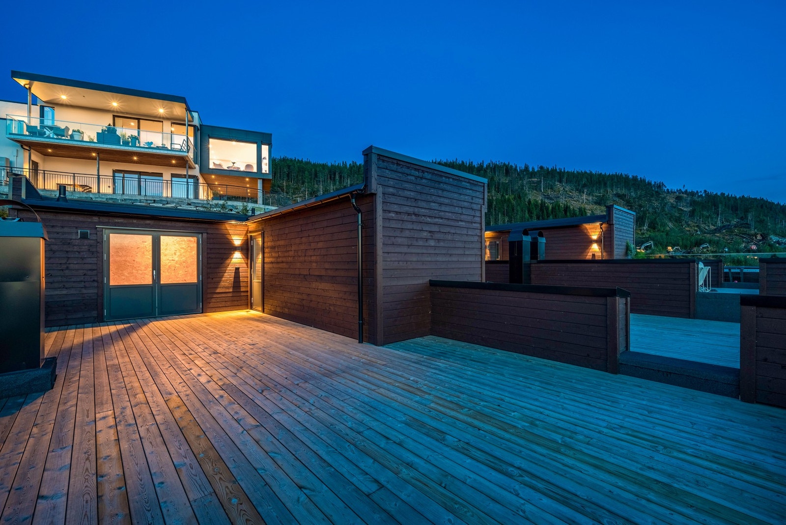 Fra takterrassen kan den vidstrakte utsikten og de fantastiske solforholdene nytes til det fulle. Galleribilde