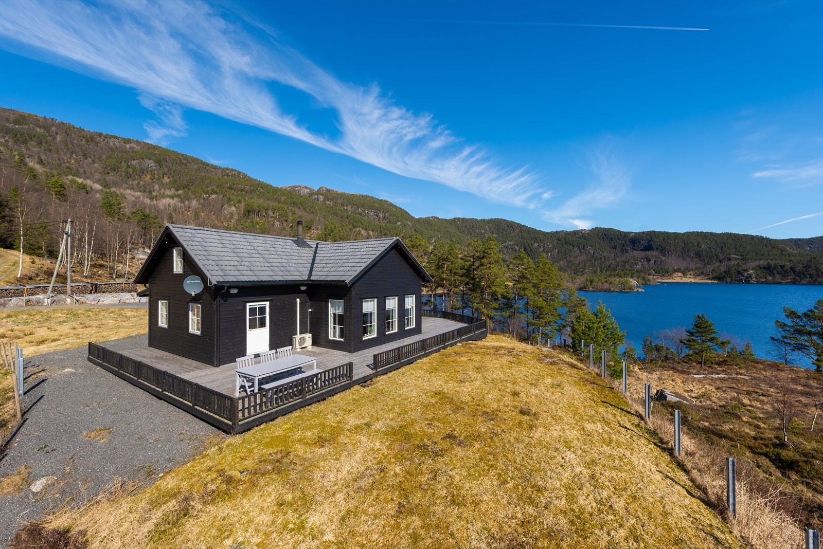 Eiendomsmegler Vest v/ Runar Fiskå har gleden av å presentere Vigane 73! Galleribilde