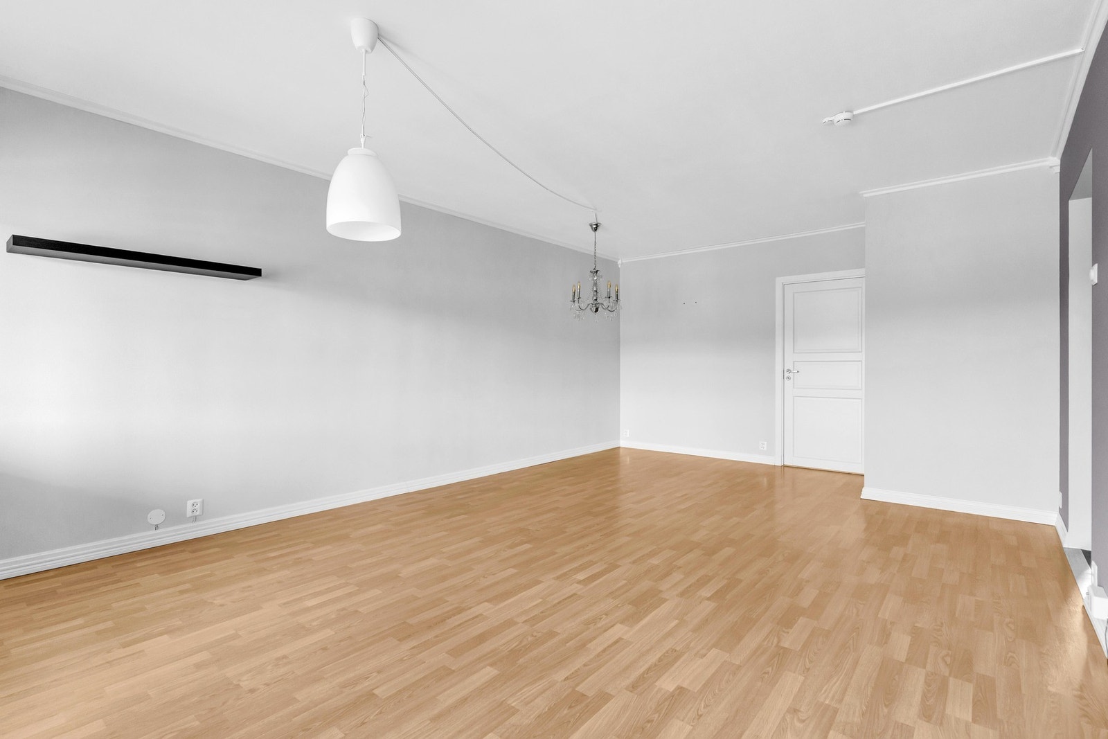 God plass til å innrede med både spisegruppe, sofagruppe og ønskelig tv-møblement. Galleribilde