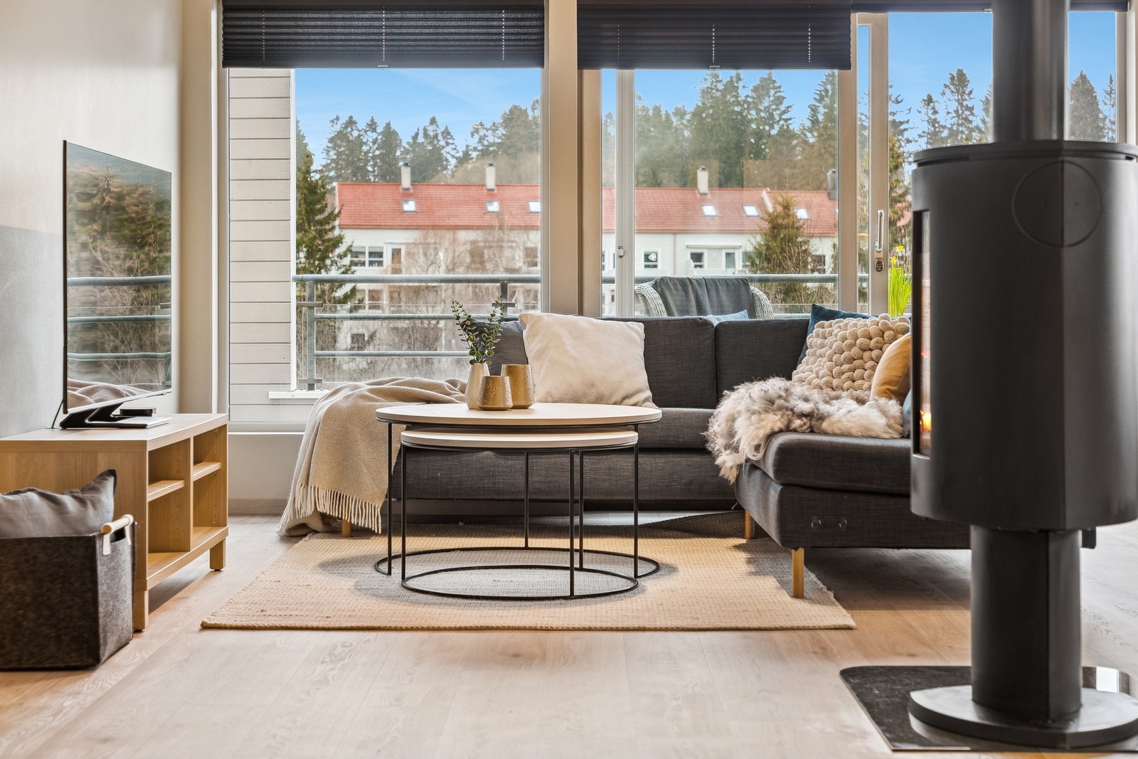 Det er god plass til sofa med tilhørende møblement. Galleribilde