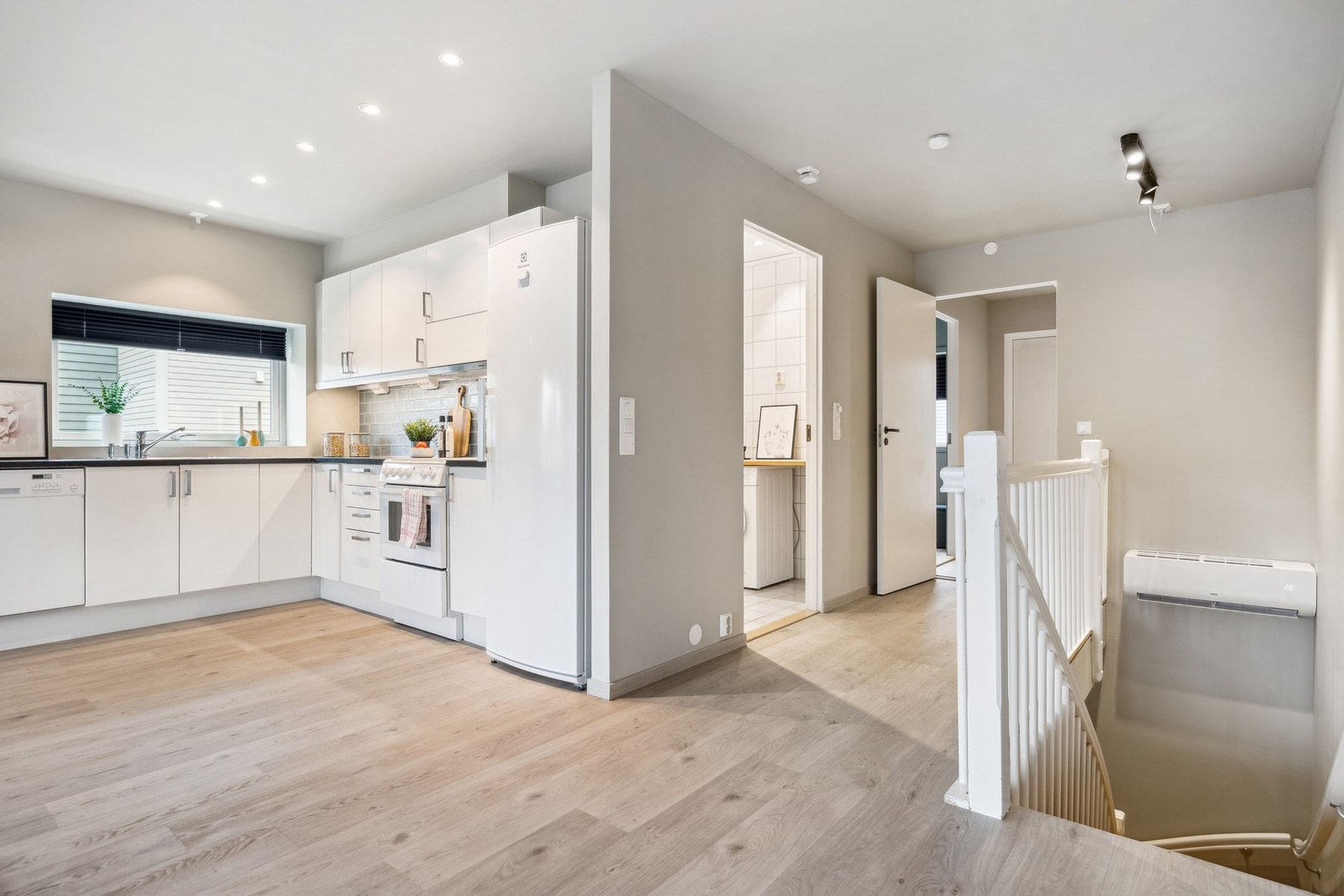 Gulvflater er belagt med Pergo. Galleribilde