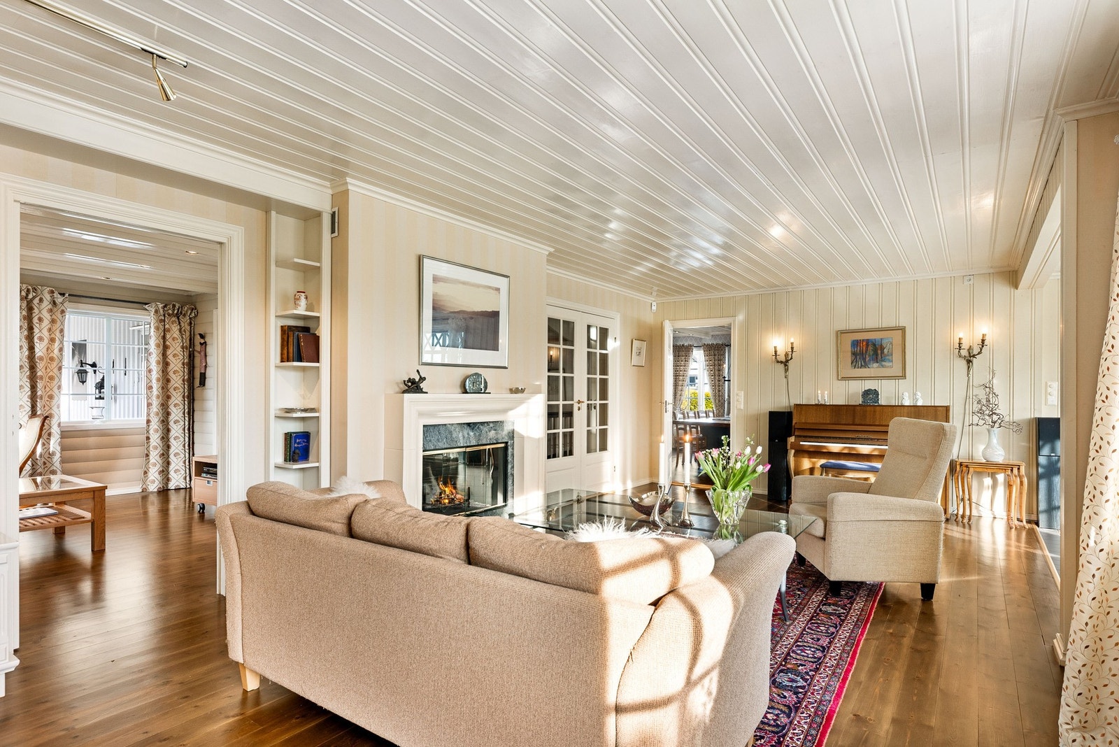 Lys og luftig stue med gode møbleringsmuligheter. Galleribilde