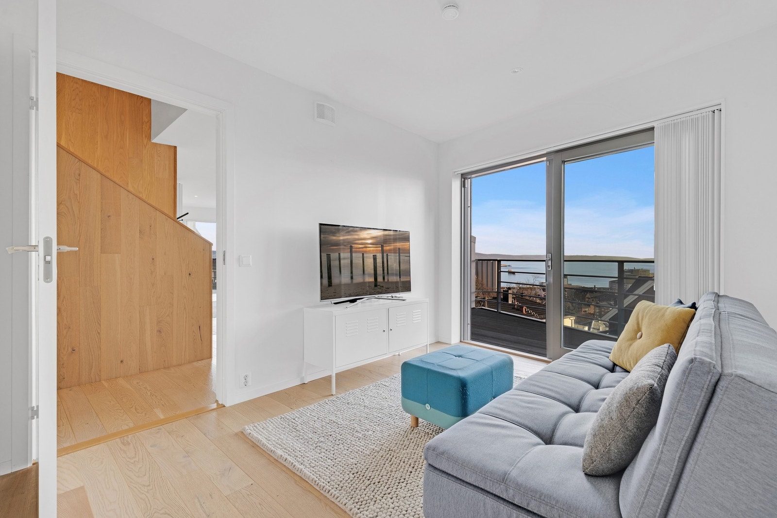 I 2. etasjen er det også et soverom/stue på 10 kvm, med kontorplass i bakkant. Galleribilde