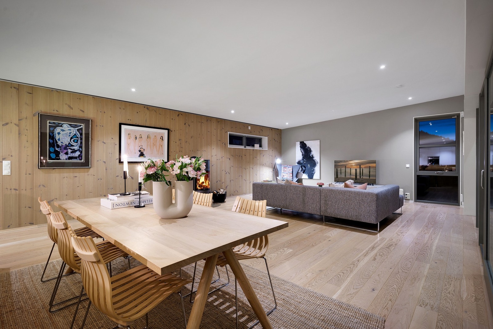 Hele etasjen har også varmekabler i gulvet og god belysning fra dimmbare spotter. Galleribilde