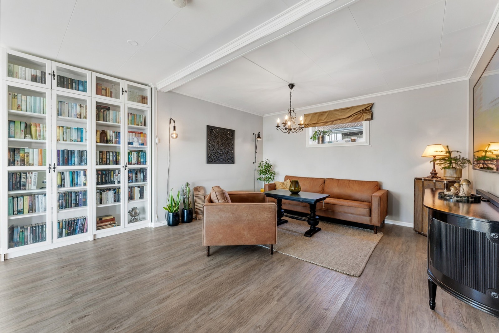 TV-stue med god plass for sofa og naturlig plassering av TV Galleribilde