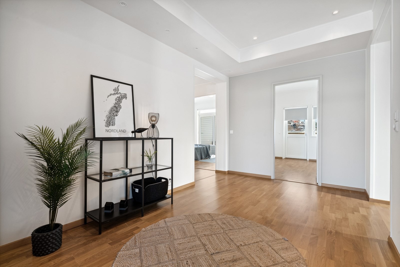 Alle leilighetens soverom ligger på yttervegg mot terrassen. Galleribilde