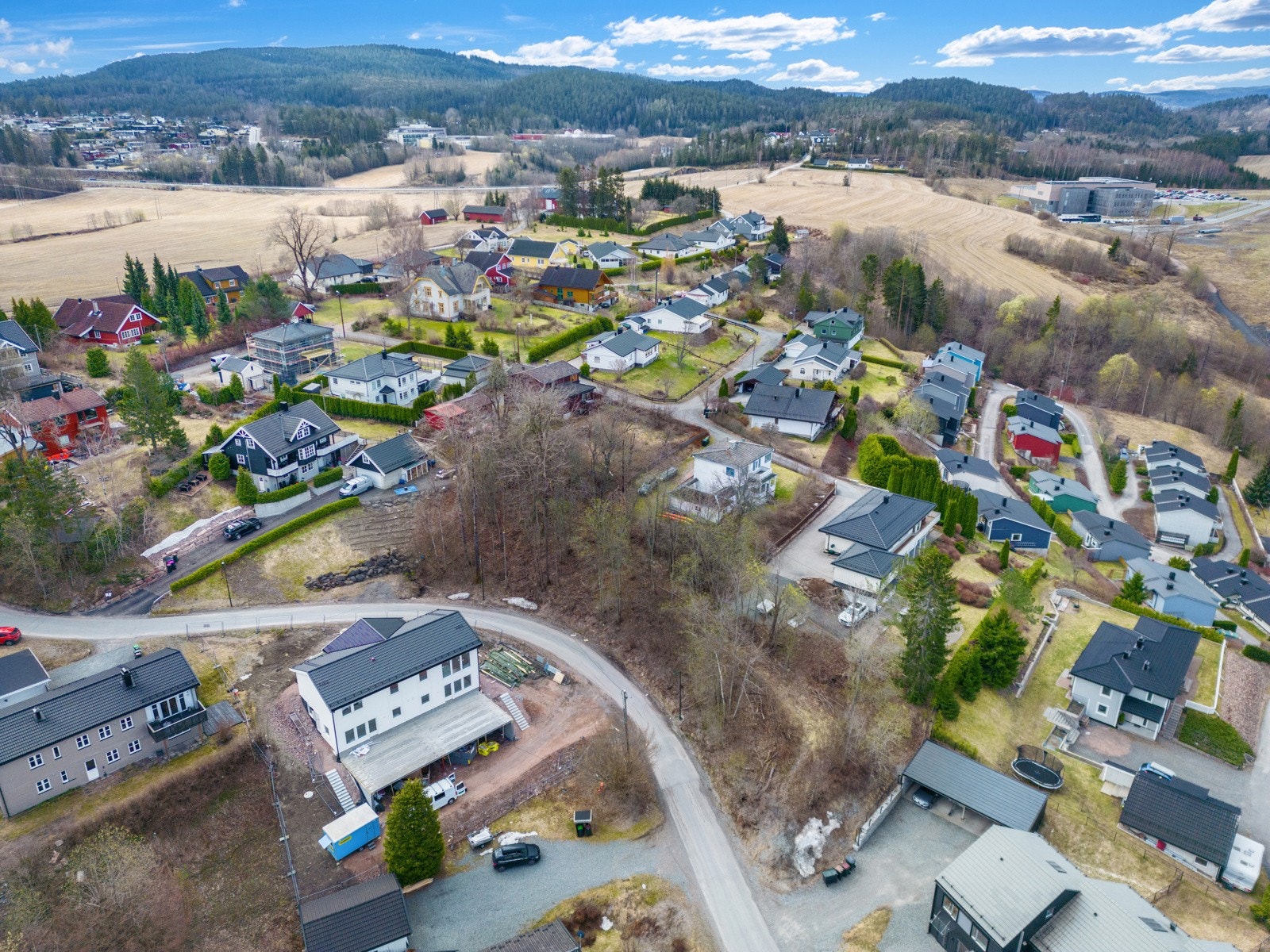 Dronefoto, sentral og stille Galleribilde