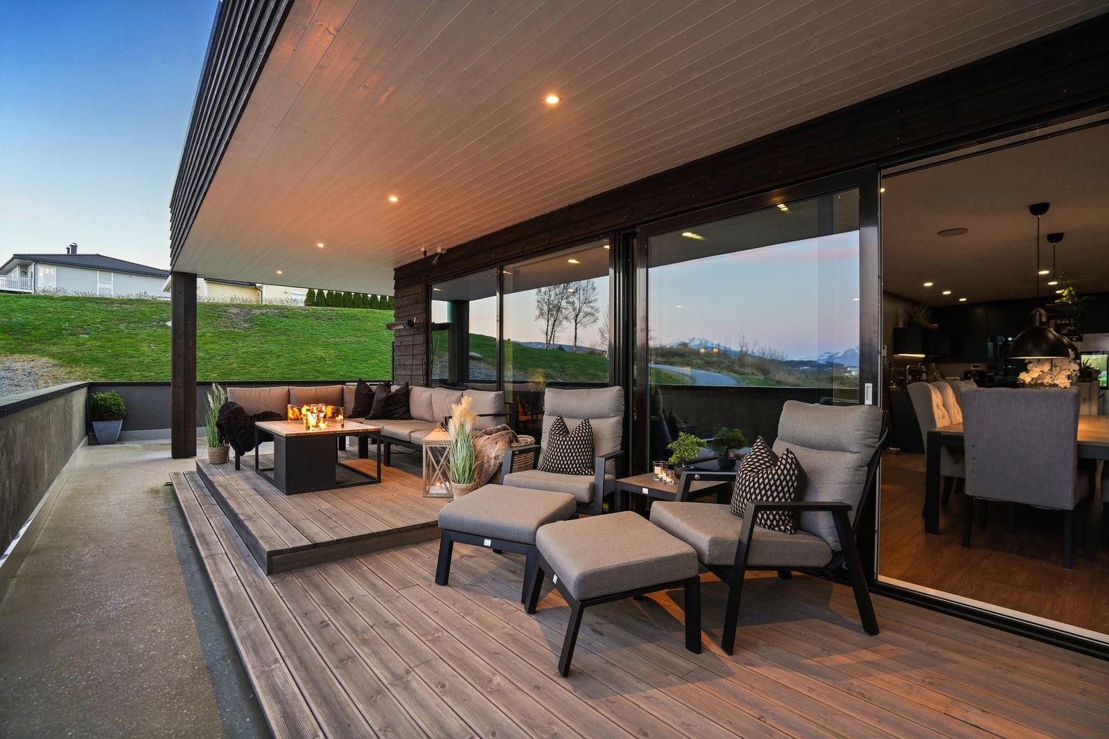 Også her er det rikelig med strømkurser. Fastmonterte terrassevarmere forlenger sommerkveldene Galleribilde