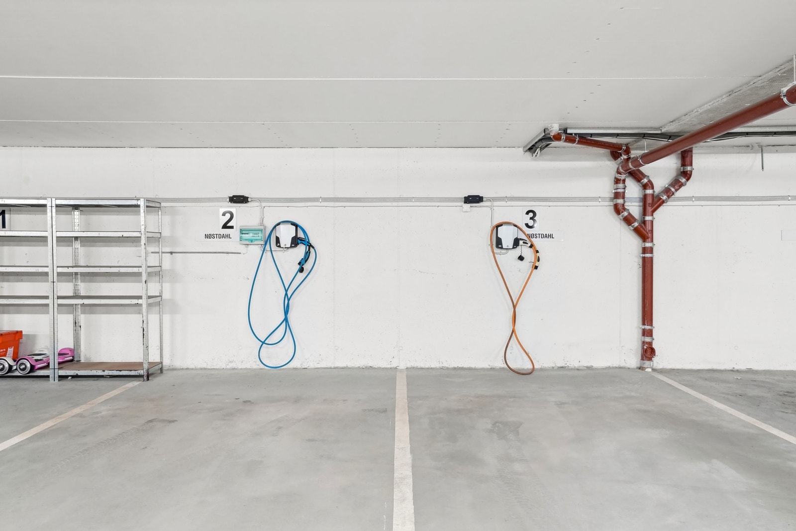 Det er installert 2 elbilladere Galleribilde