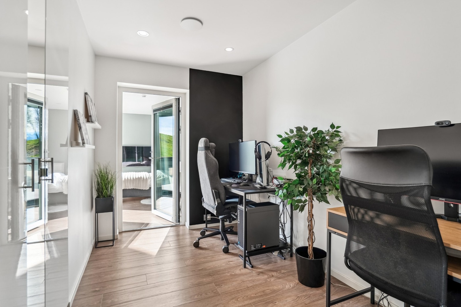 Praktisk rom innredet og benyttet som kontor/arbeidsrom. Dette rommet har tidligere vært benyttet som soverom av dagens eiere Galleribilde