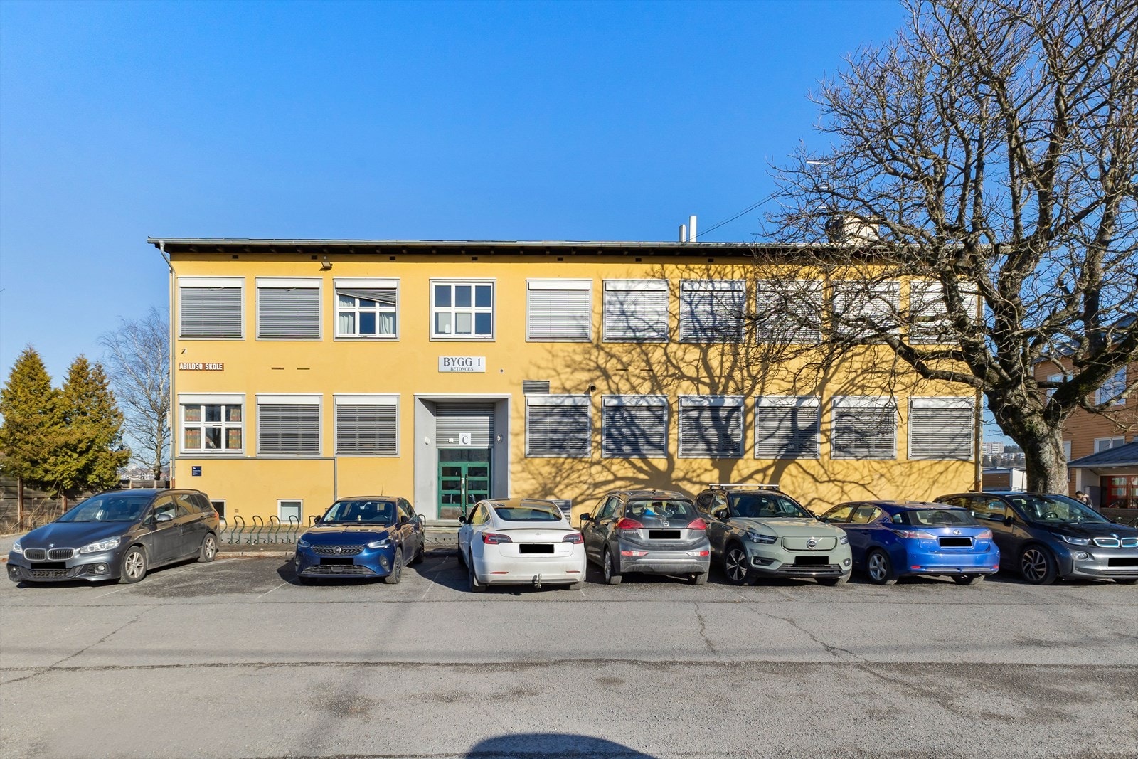 Abildsø skole finner du kun 6 minutter gange fra boligen. Galleribilde