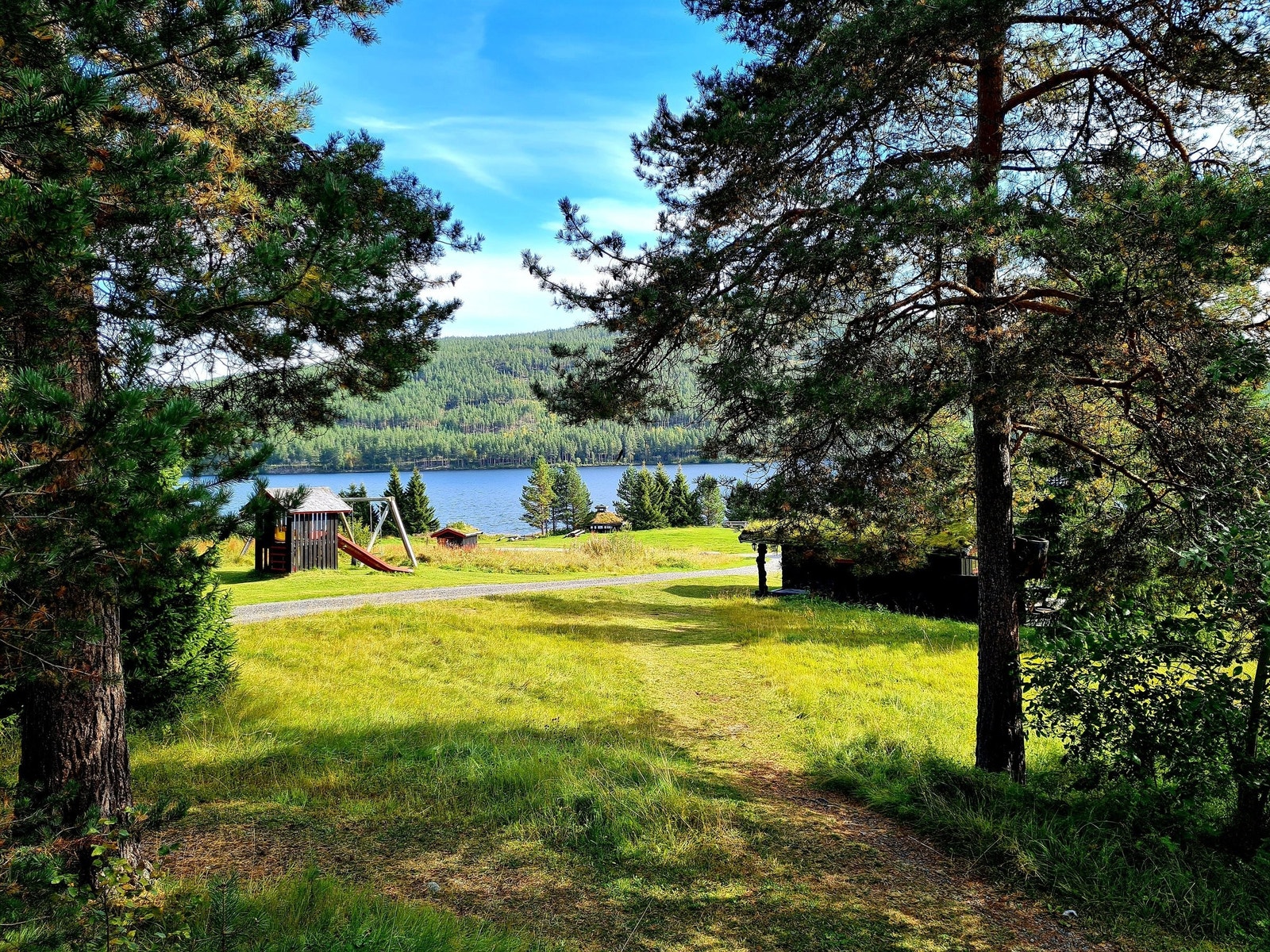 Utsikt fra veranda-mot anneks Galleribilde