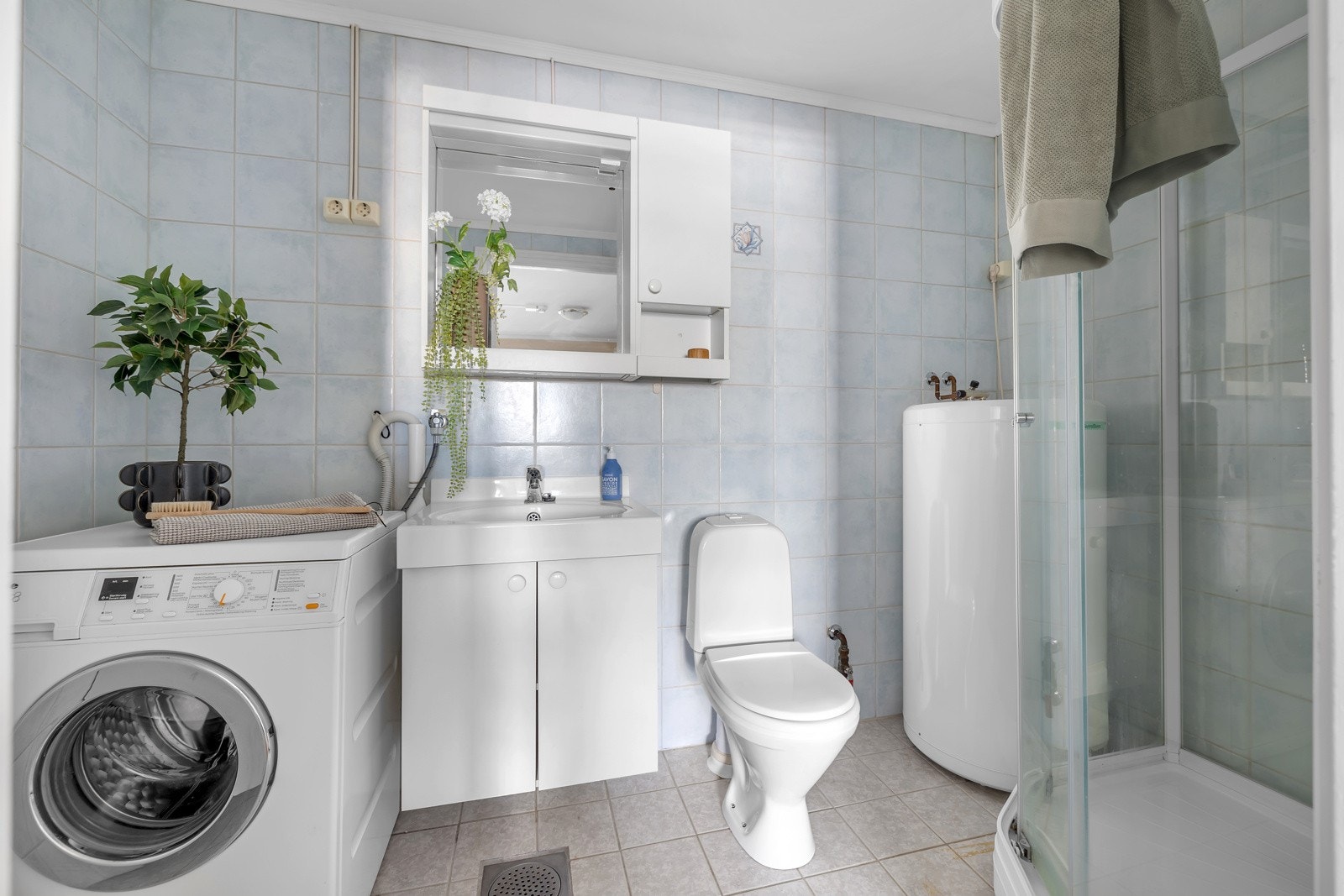 Kompakt og effektivt bad til hybelen Galleribilde