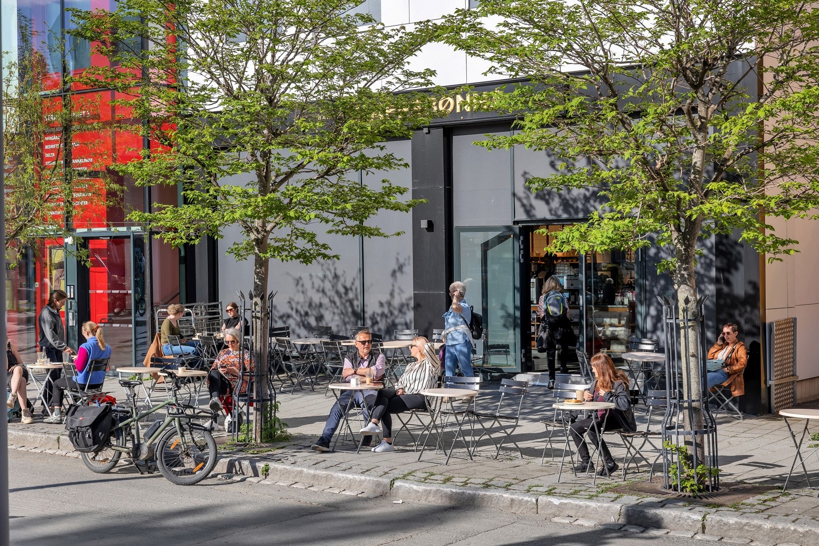 Nyt en god kopp kaffe på Kaffebønna Galleribilde