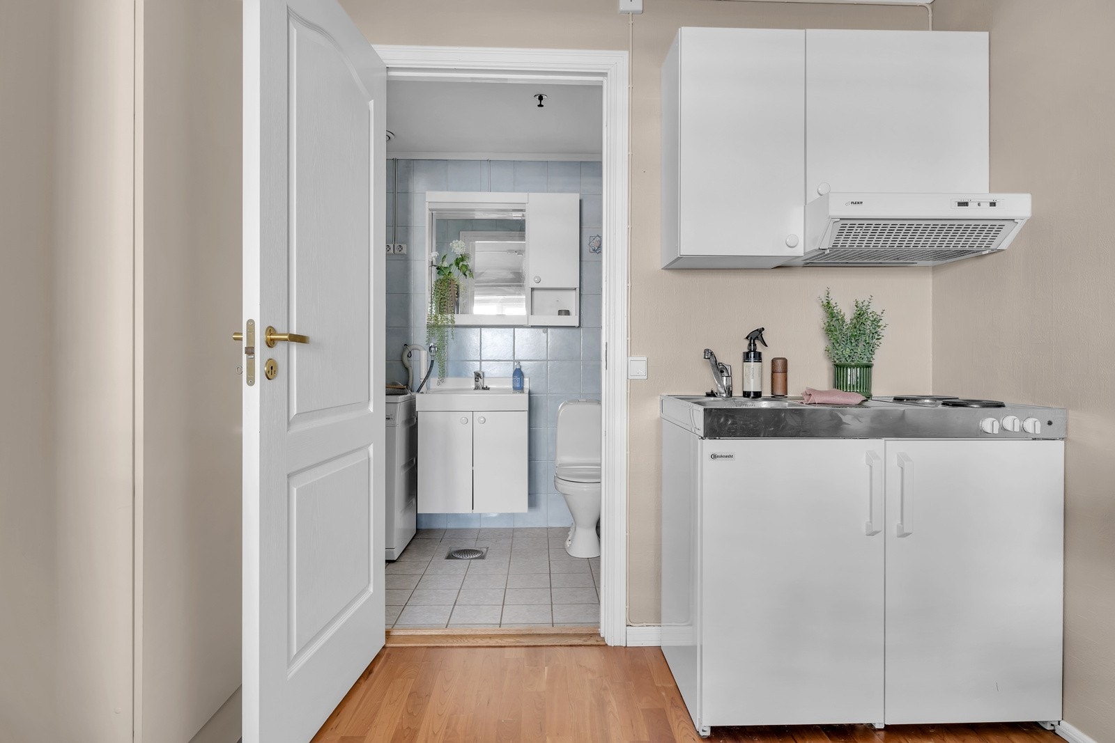 Enkelt hybelkjøkken Galleribilde