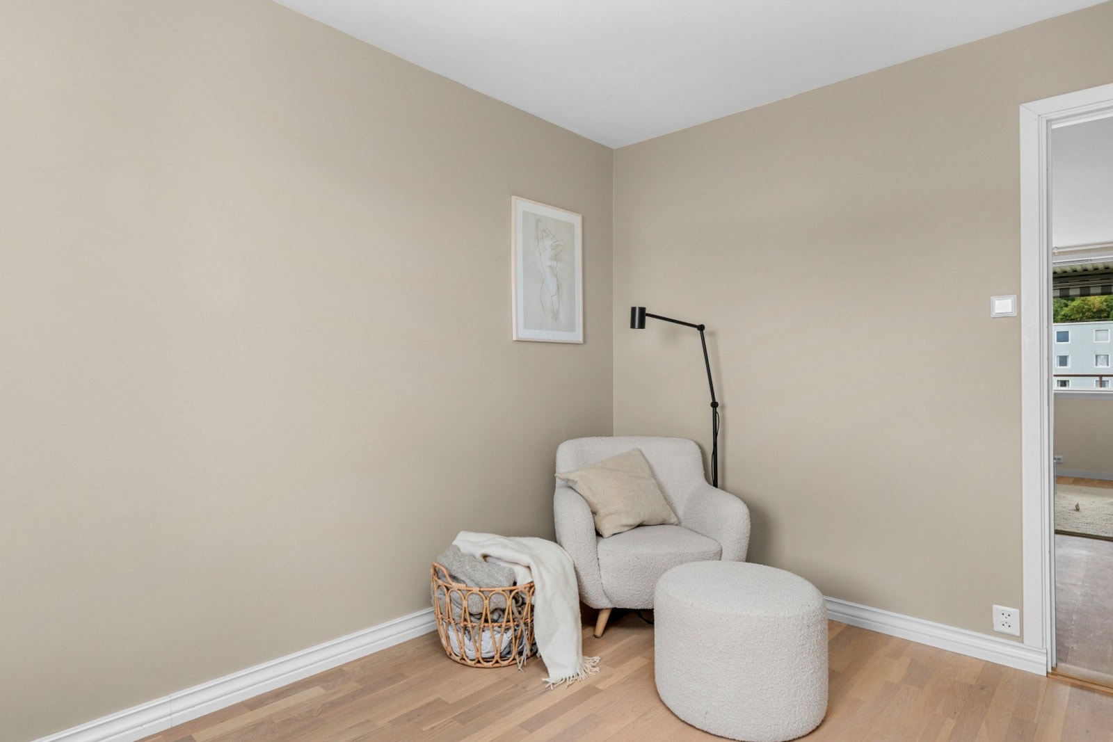 Det største soverommet er på 11 kvm og har god plass til dobbeltseng med tilhørende møblement og garderobeskap. Galleribilde