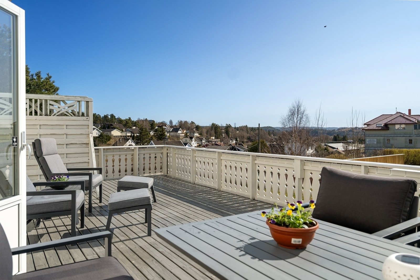 Gode solforhold på verandaen. Galleribilde