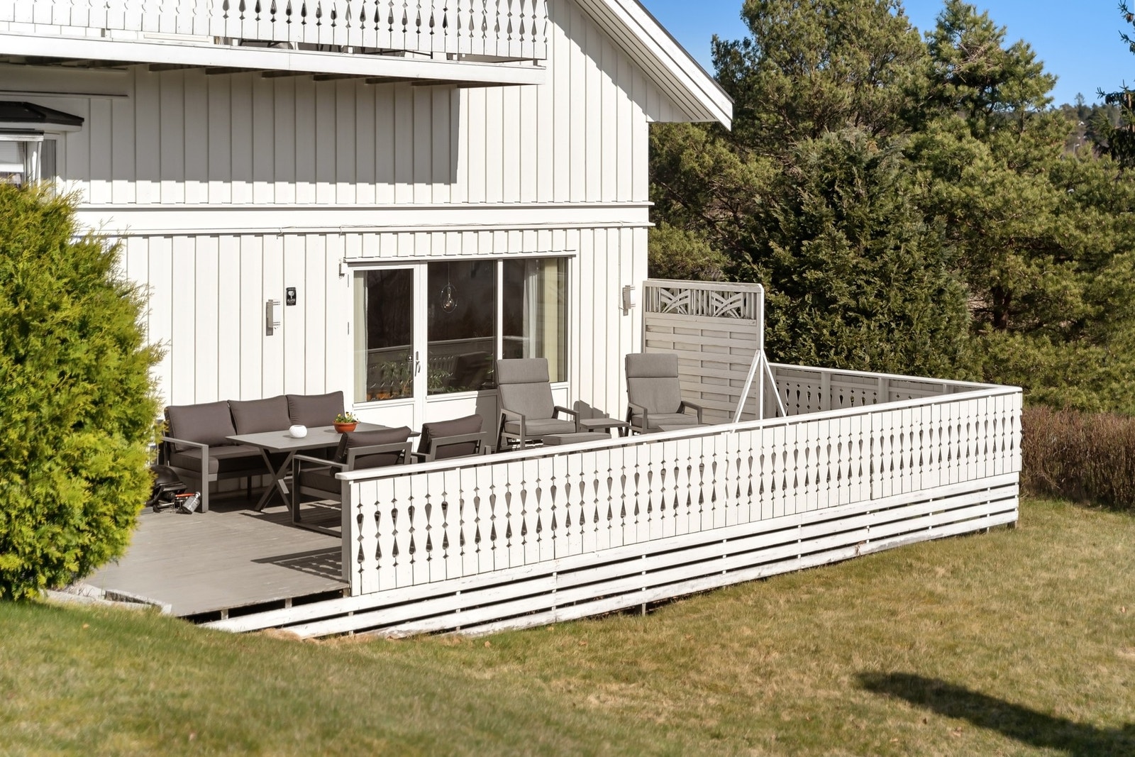 Eier opplyser om at yttervegger er sist malt for henholdsvis ett og to år siden. Galleribilde