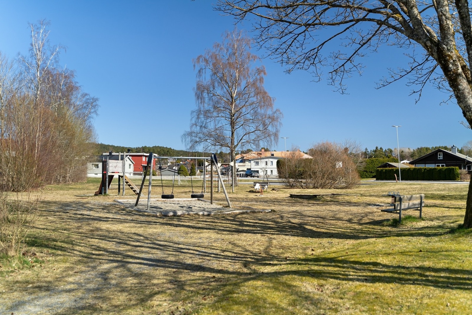 Boligfeltet er barnevennlig og det er kort vei til nærlekeplass. I vinterhalvåret blir det gjerne laget en liten skøytebane for barna. Galleribilde
