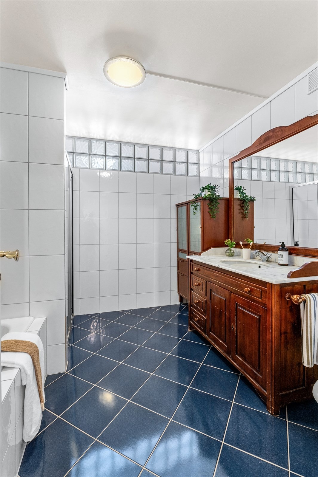 Badet er utvidet fra opprinnelig løsning og har god størrelse. Galleribilde