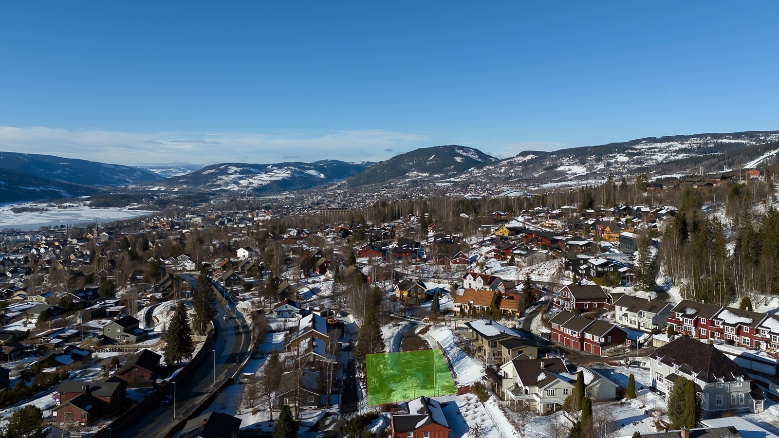 Den sørvestvendte tomten er på romslige 805 kvm. Galleribilde