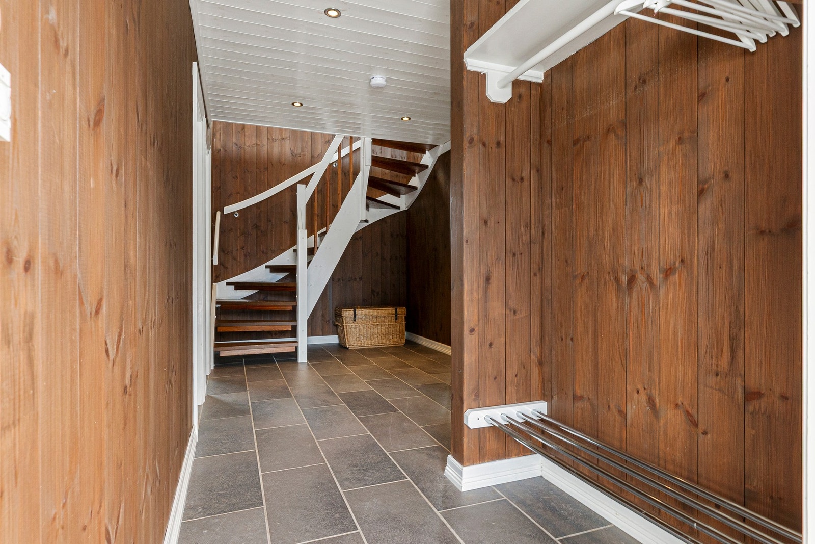 Nisje for klær og sko Galleribilde