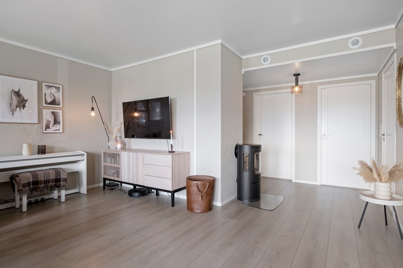 Peisovn på stue. Galleribilde