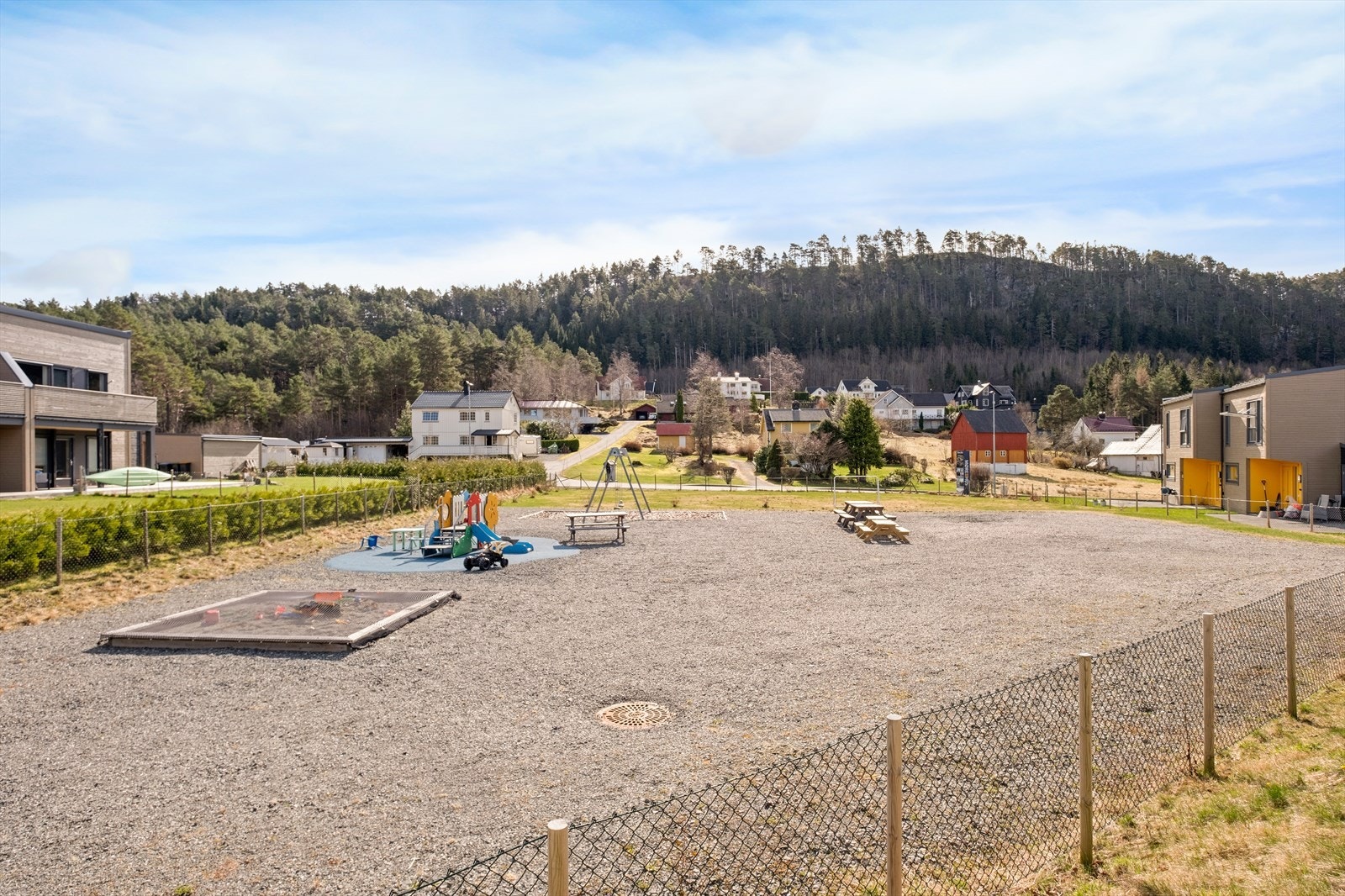 Leikeplass like ved. Galleribilde