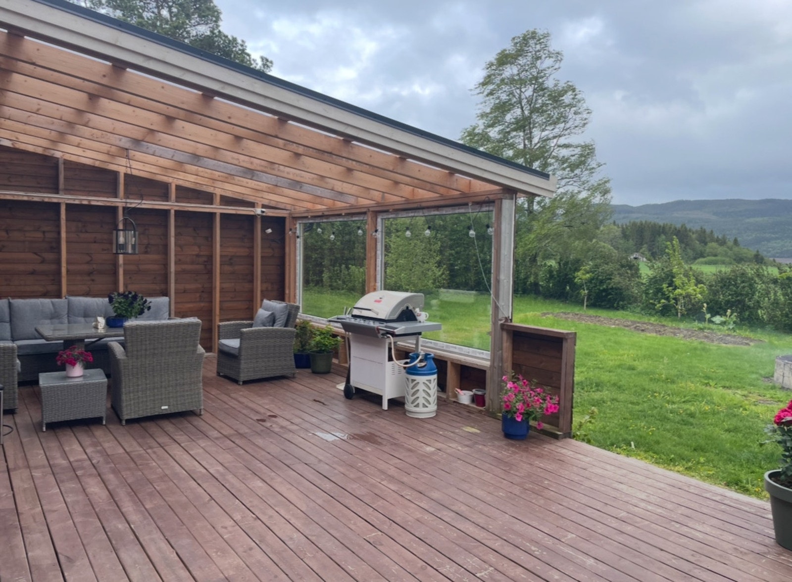 Sommerbildet av terrasse. Galleribilde