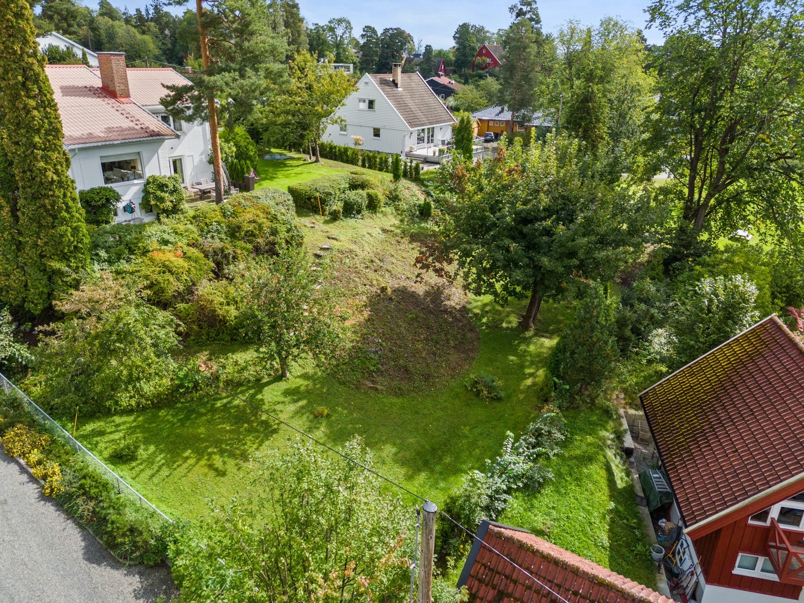 Selger har fått rammetillatelse for oppføring av enebolig med garasje på ca. 330,8 kvm BRA. Galleribilde