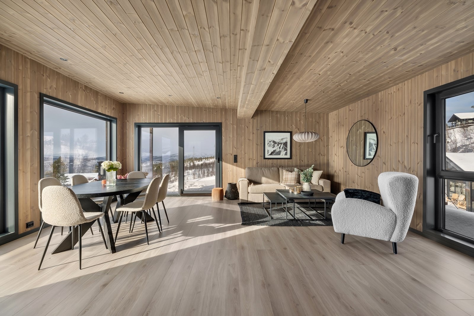 Hytten har naturligvis høy standard og fine materialvalg. Galleribilde