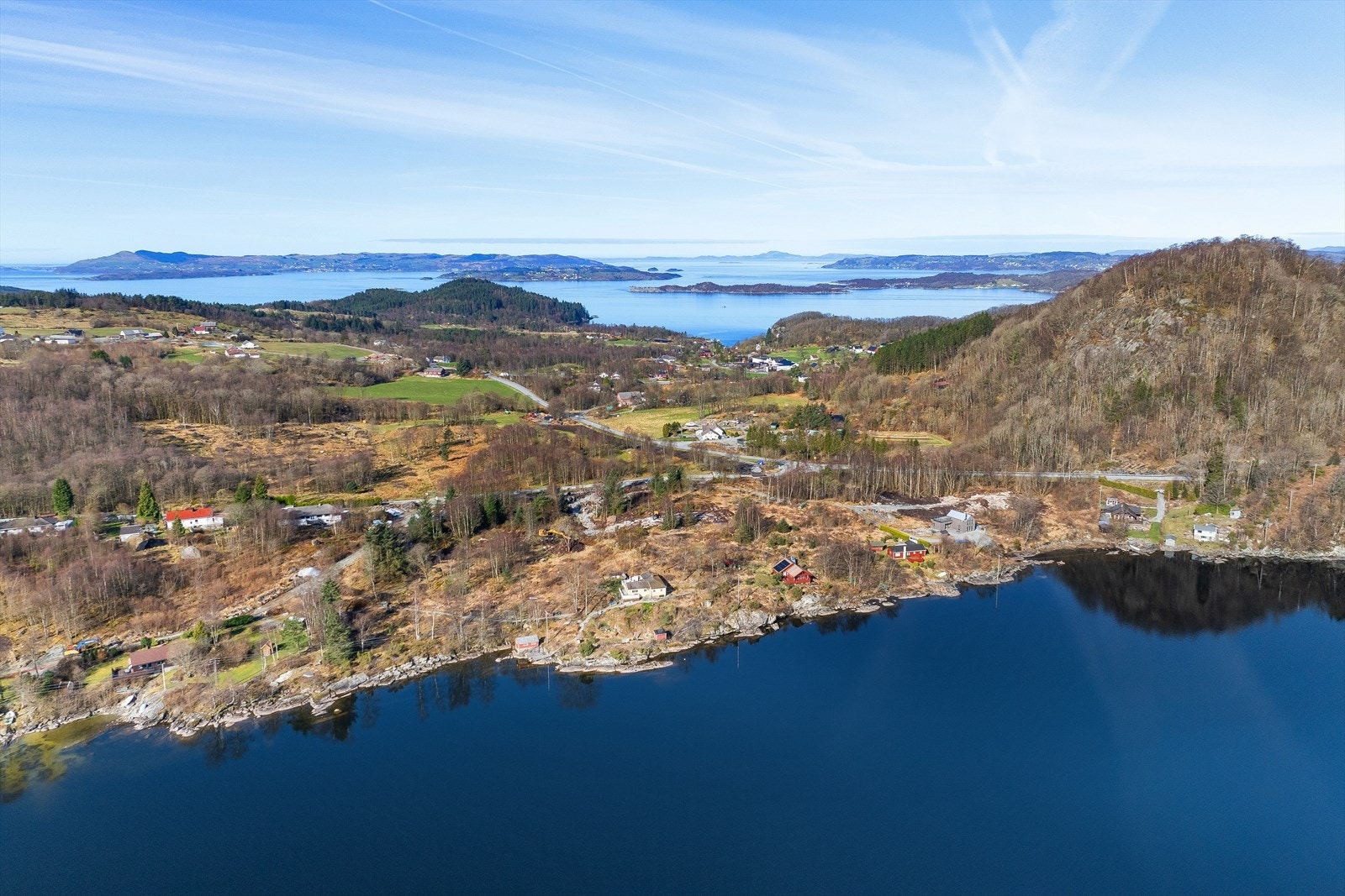 Alle tomtene vil få utsikt til vannet. Tomt 8 og 9 vil også få utsikt ut mot Bokn. Galleribilde