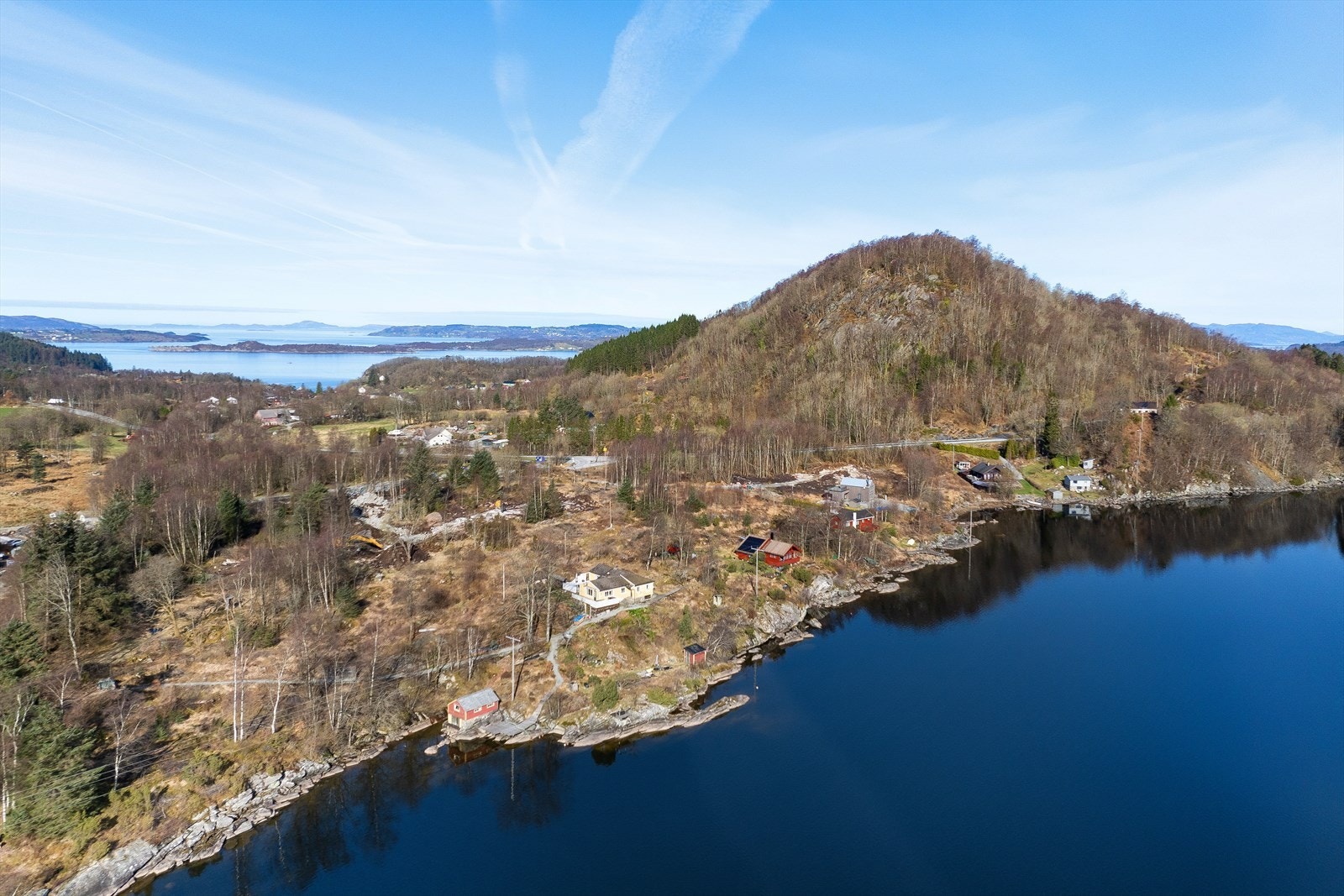 Velkommen til et nyere tomtefelt ved enden av Vostervannet kun en kort kjøretur til Tau sentrum! Galleribilde