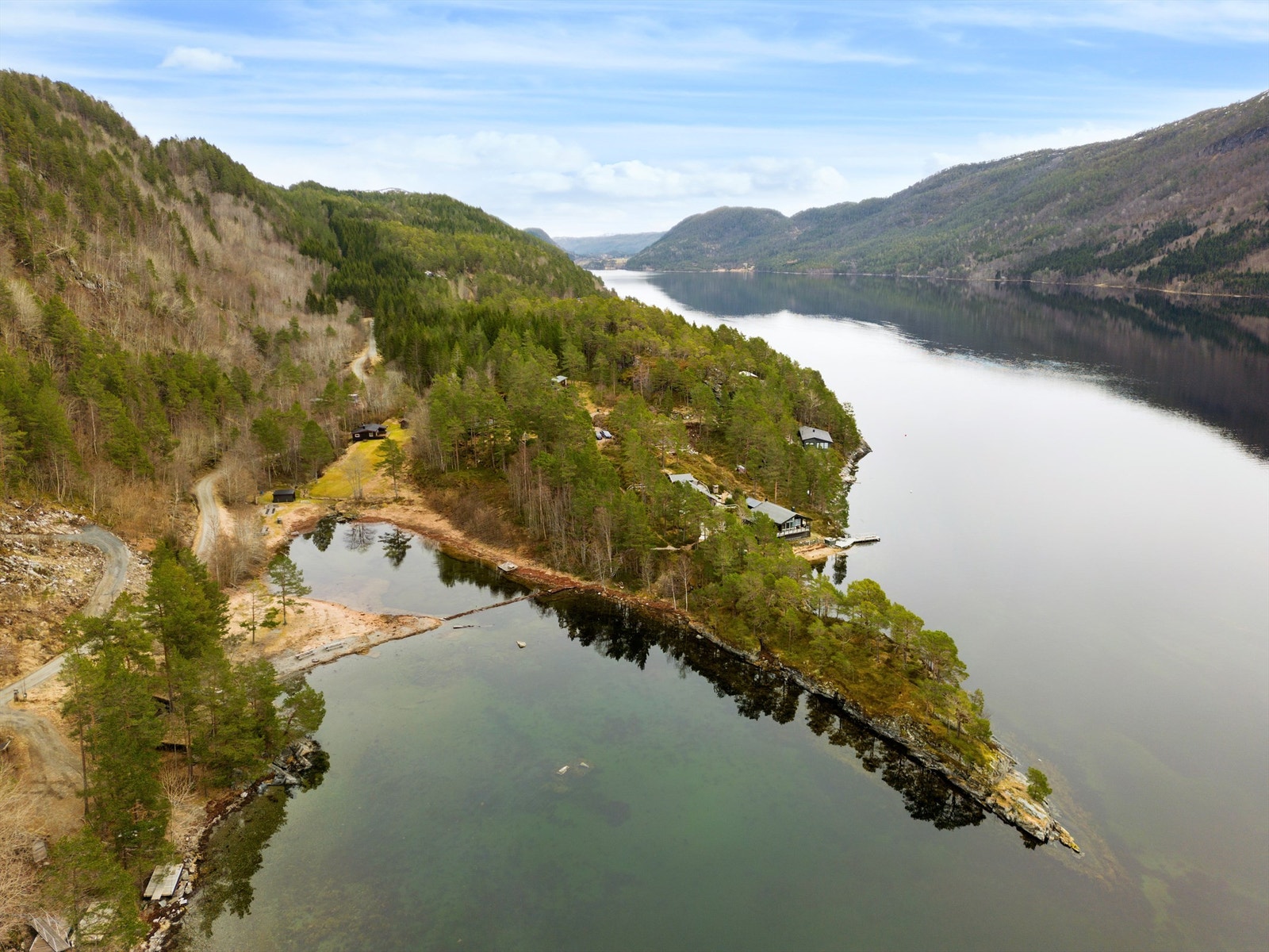 Utsyn innover Åsskardfjorden. Galleribilde