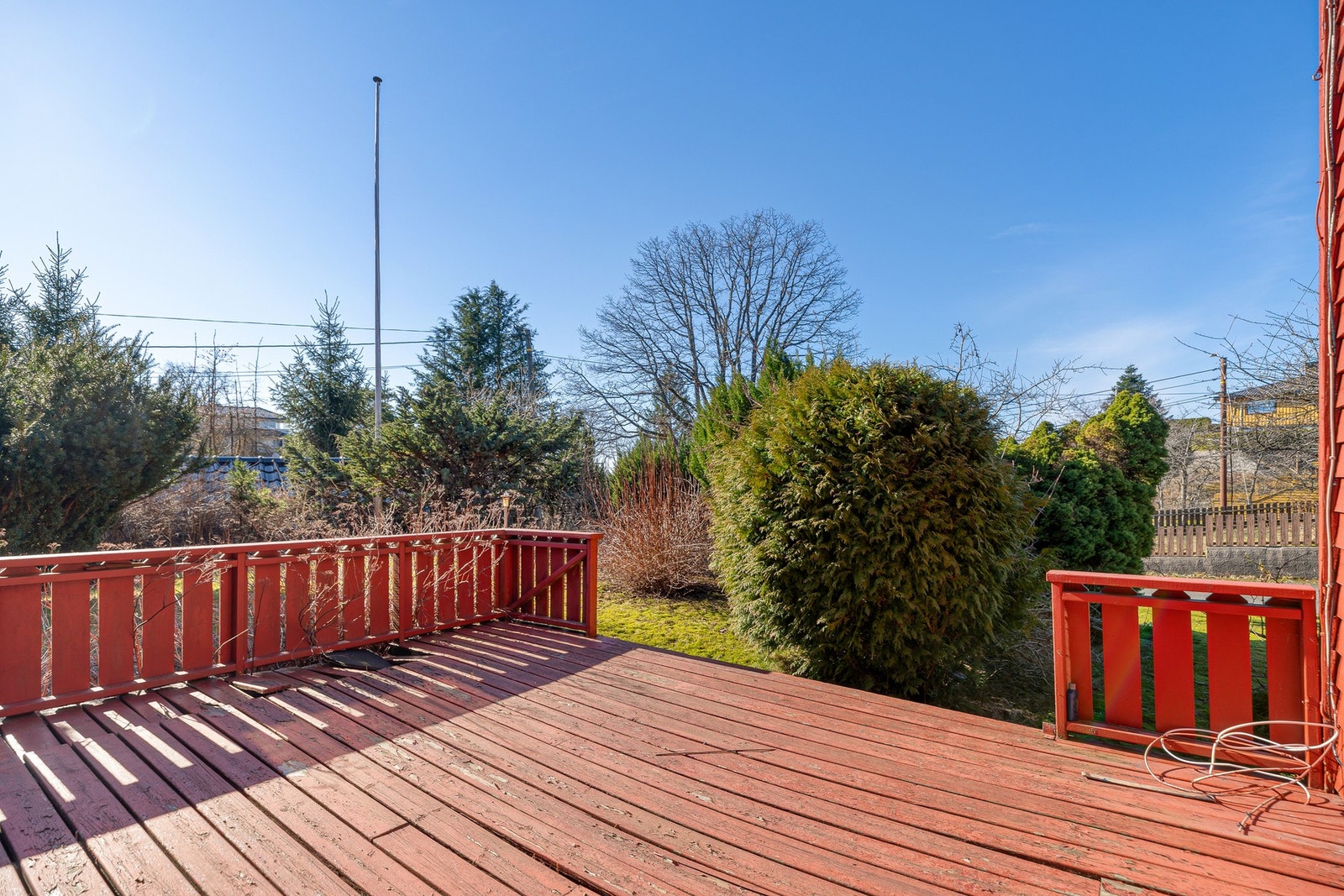 Ligger svært usjenert til Galleribilde