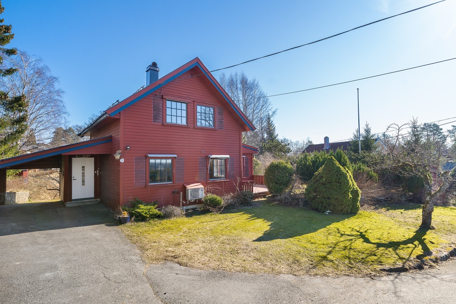 Plass til biler på egen tomt og mulighet for ytterligere flere Galleribilde